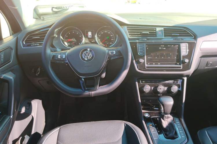Used Volkswagen Tiguan L 2017 330TSI Automatic Two-Wheel Drive Flagship Edition Steering Wheel
