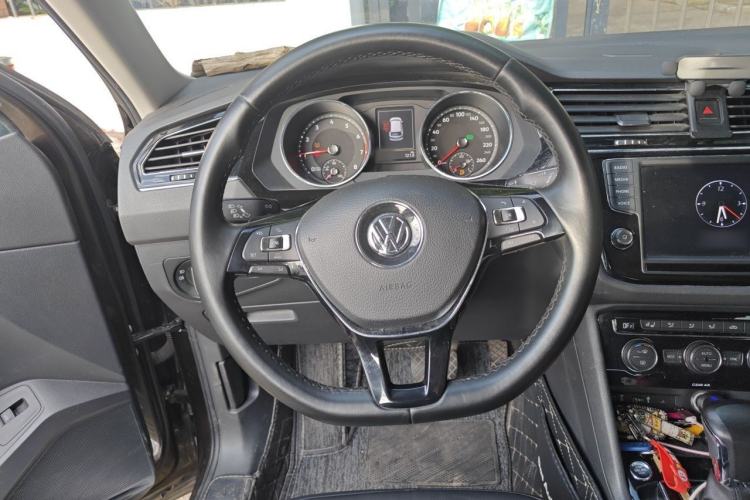 Used Volkswagen Tiguan L 2017 380TSI Automatic All-Wheel-Drive Flagship Edition Steering Wheel