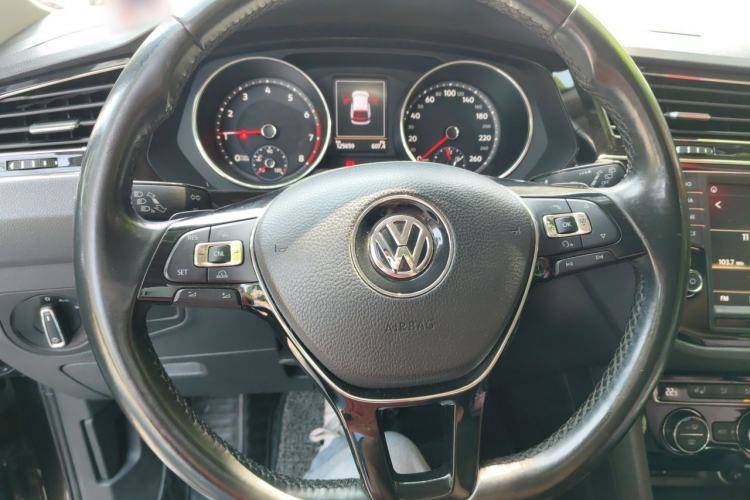 Used Volkswagen Tiguan L 2017 330TSI Automatic Two-Wheel Drive Flagship Edition Steering Wheel
