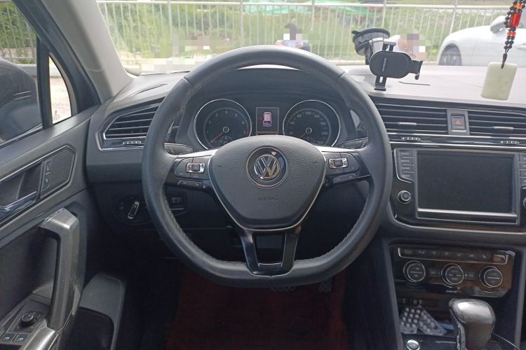 Used Volkswagen Tiguan L 2017 330TSI Automatic Two-Wheel Drive Luxury Edition Steering Wheel