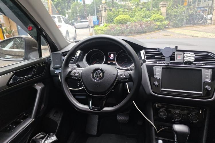 Used Volkswagen Tiguan L 2017 380TSI Automatic All-Wheel Drive Supreme Flagship Edition Steering Wheel