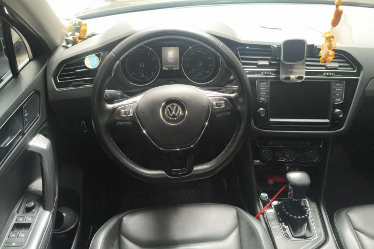 Used Volkswagen Tiguan L 2017 330TSI Automatic Two-Wheel Drive Luxury Edition Steering Wheel