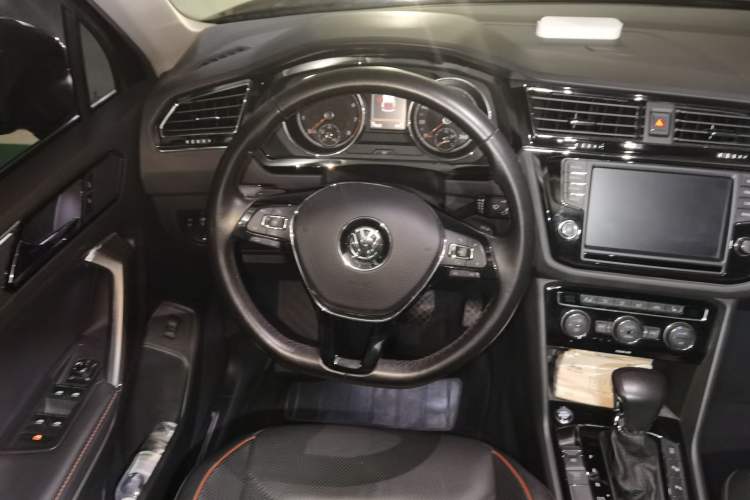 Used Volkswagen Tiguan L 2017 330TSI Automatic Two-Wheel Drive Flagship Edition Steering Wheel