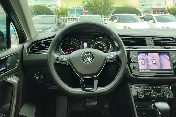 Used Volkswagen Tiguan L 2017 330TSI Automatic Two-Wheel Drive Luxury Edition Steering Wheel