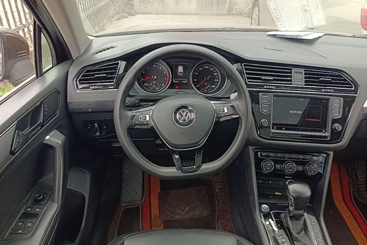 Used Volkswagen Tiguan L 2017 330TSI Automatic Two-Wheel Drive Luxury Edition Steering Wheel