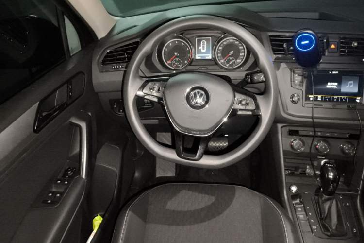 Used Volkswagen Tiguan L 2017 330TSI Automatic Two-Wheel Drive Luxury Edition Steering Wheel