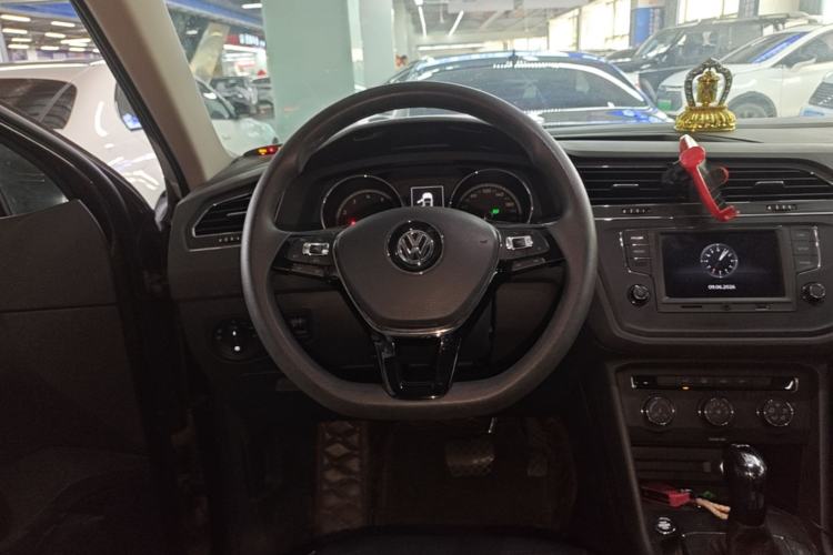Used Volkswagen Tiguan L 2017 330TSI Automatic Two-Wheel Drive Luxury Edition Steering Wheel