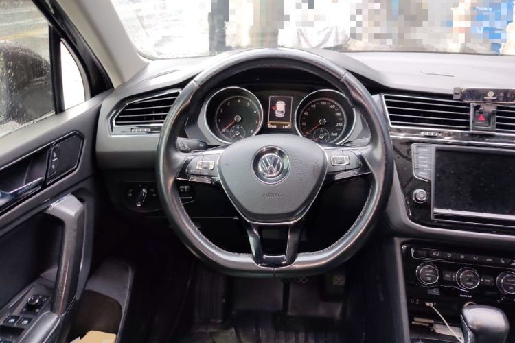 Used Volkswagen Tiguan L 2017 330TSI Automatic Two-Wheel Drive Luxury Edition Steering Wheel