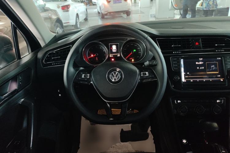 Used Volkswagen Tiguan L 2017 330TSI Automatic Two-Wheel Drive Luxury Edition Steering Wheel