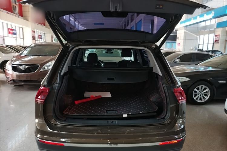 Used Volkswagen Tiguan L 2017 380TSI Automatic All-Wheel Drive Supreme Flagship Edition Trunk