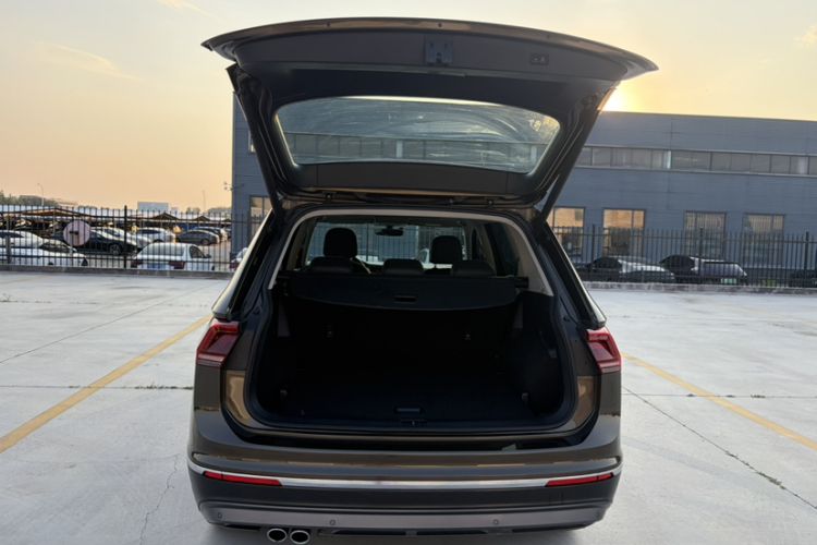 Used Volkswagen Tiguan L 2017 330TSI Automatic Two-Wheel Drive Flagship Edition Trunk