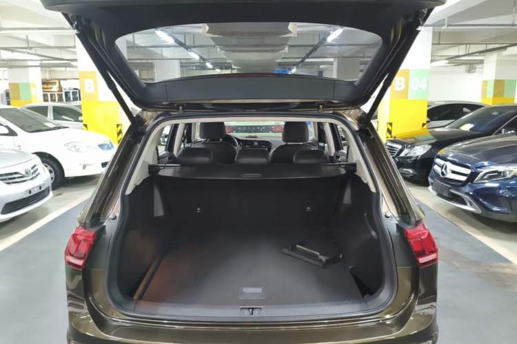 Used Volkswagen Tiguan L 2017 330TSI Automatic Two-Wheel Drive Comfort Edition Trunk