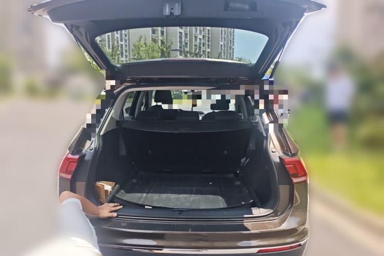 Used Volkswagen Tiguan L 2017 330TSI Automatic Two-Wheel Drive Luxury Edition Trunk