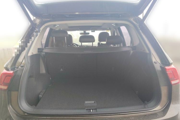 Used Volkswagen Tiguan L 2017 330TSI Automatic Two-Wheel Drive Luxury Edition Trunk
