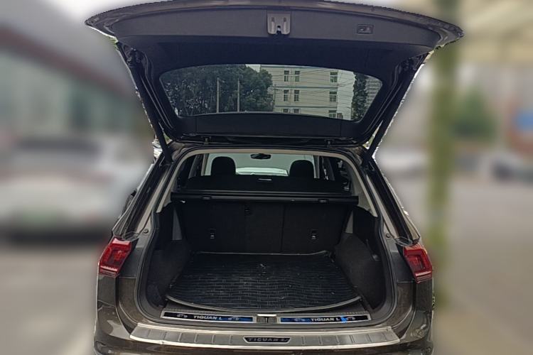 Used Volkswagen Tiguan L 2017 330TSI Automatic Two-Wheel Drive Flagship Edition Trunk