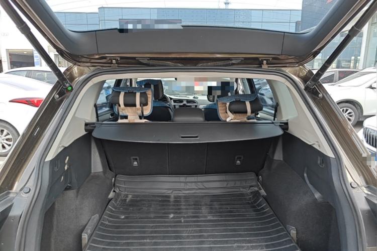 Used Volkswagen Tiguan L 2017 330TSI Automatic Two-Wheel Drive Luxury Edition Trunk