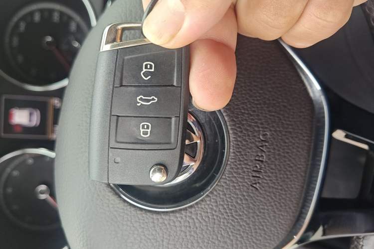 Used Volkswagen Tiguan L 2017 380TSI Automatic All-Wheel-Drive Luxury Edition Vehicle Key
