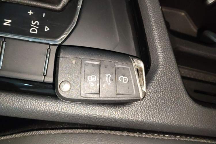 Used Volkswagen Tiguan L 2017 330TSI Automatic Two-Wheel Drive Luxury Edition Vehicle Key