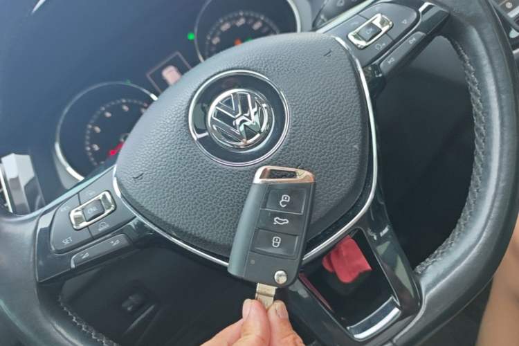 Used Volkswagen Tiguan L 2017 330TSI Automatic Two-Wheel Drive Luxury Edition Vehicle Key
