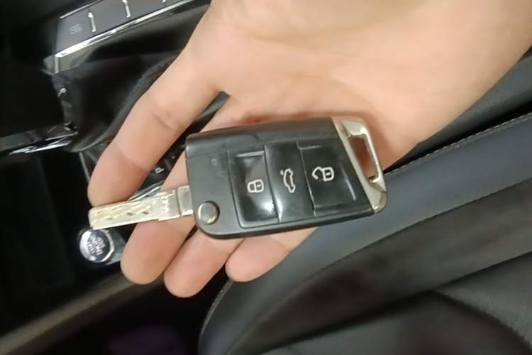 Used Volkswagen Tiguan L 2017 330TSI Automatic Two-Wheel Drive Luxury Edition Vehicle Key