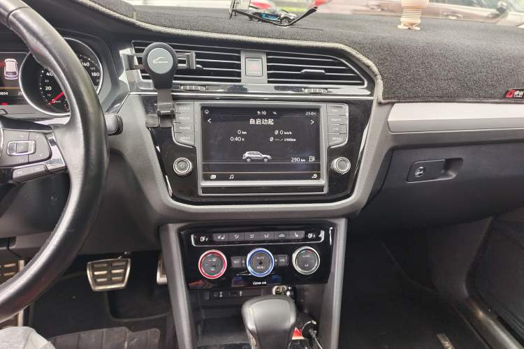 Used Volkswagen Tiguan L 2017 330TSI Automatic Two-Wheel Drive Luxury Edition Audio And AC Panel