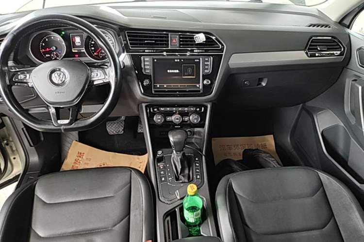 Used Volkswagen Tiguan L 2017 380TSI Automatic All-Wheel-Drive Luxury Edition Audio And AC Panel