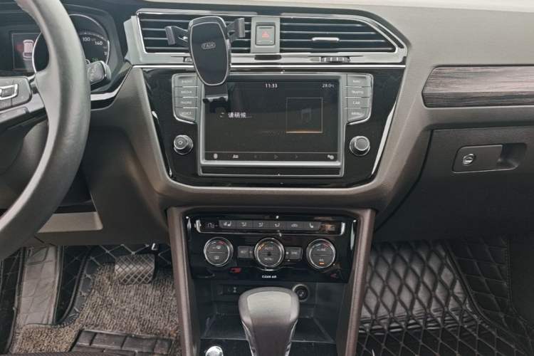 Used Volkswagen Tiguan L 2017 330TSI Automatic Two-Wheel Drive Flagship Edition Audio And AC Panel
