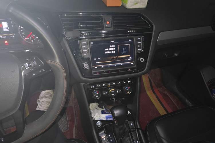 Used Volkswagen Tiguan L 2017 330TSI Automatic Two-Wheel Drive Comfort Edition Audio And AC Panel