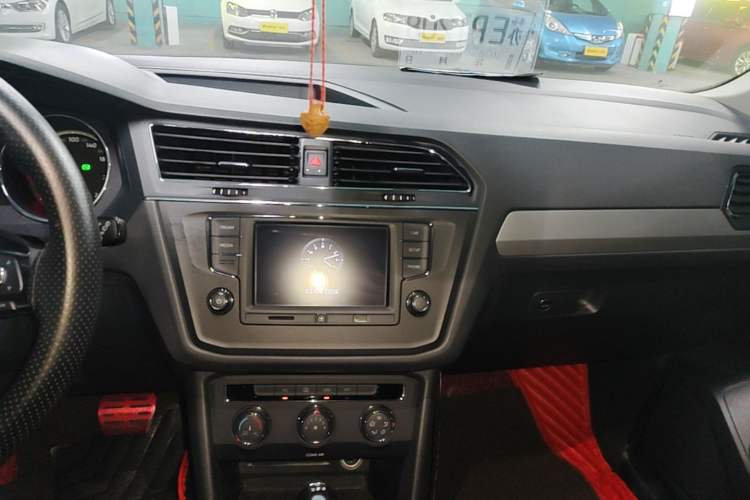 Used Volkswagen Tiguan L 2017 330TSI Automatic Two-Wheel Drive Luxury Edition Audio And AC Panel