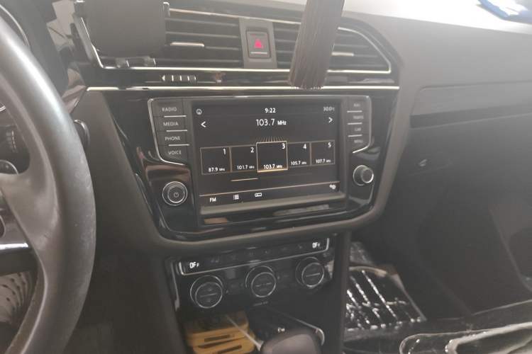 Used Volkswagen Tiguan L 2017 330TSI Automatic Two-Wheel Drive Luxury Edition Audio And AC Panel