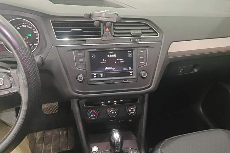 Used Volkswagen Tiguan L 2017 330TSI Automatic Two-Wheel Drive Luxury Edition Audio And AC Panel