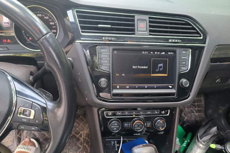 Used Volkswagen Tiguan L 2017 330TSI Automatic Two-Wheel Drive Luxury Edition Audio And AC Panel