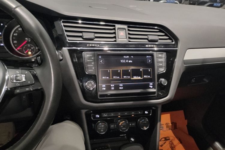 Used Volkswagen Tiguan L 2017 330TSI Automatic Two-Wheel Drive Luxury Edition Audio And AC Panel