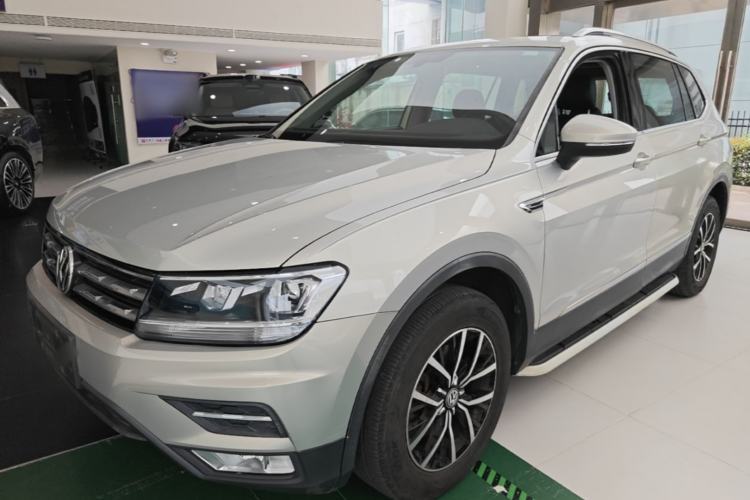 Used Volkswagen Tiguan L 2017 330TSI Automatic Two-Wheel Drive Luxury Edition Guazi used car, China used car export, Used car for sale, Used cars, Cheapest cars for sale