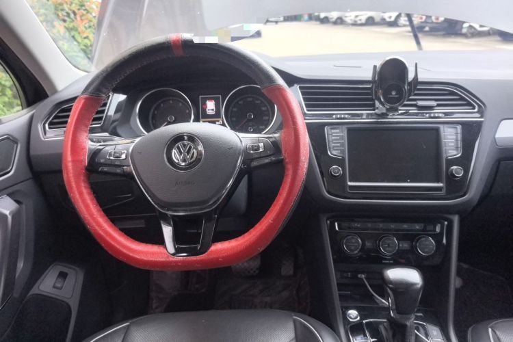 Used Volkswagen Tiguan L 2017 330TSI Automatic Two-Wheel Drive Flagship Edition Center Console