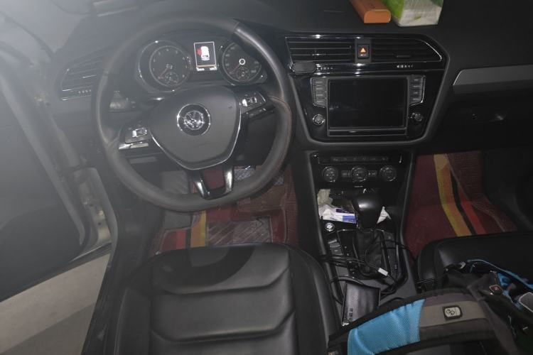 Used Volkswagen Tiguan L 2017 330TSI Automatic Two-Wheel Drive Comfort Edition Center Console