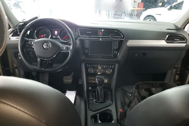Used Volkswagen Tiguan L 2017 330TSI Automatic Two-Wheel Drive Comfort Edition Center Console