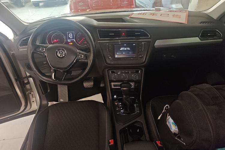 Used Volkswagen Tiguan L 2017 330TSI Automatic Two-Wheel Drive Luxury Edition Center Console