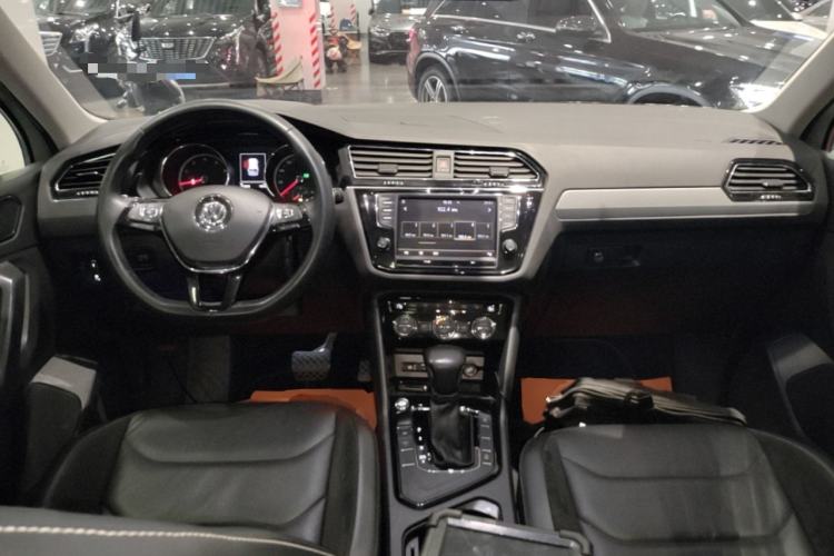 Used Volkswagen Tiguan L 2017 330TSI Automatic Two-Wheel Drive Luxury Edition Center Console