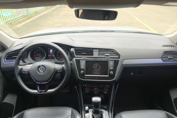 Used Volkswagen Tiguan L 2017 330TSI Automatic Two-Wheel Drive Luxury Edition Center Console