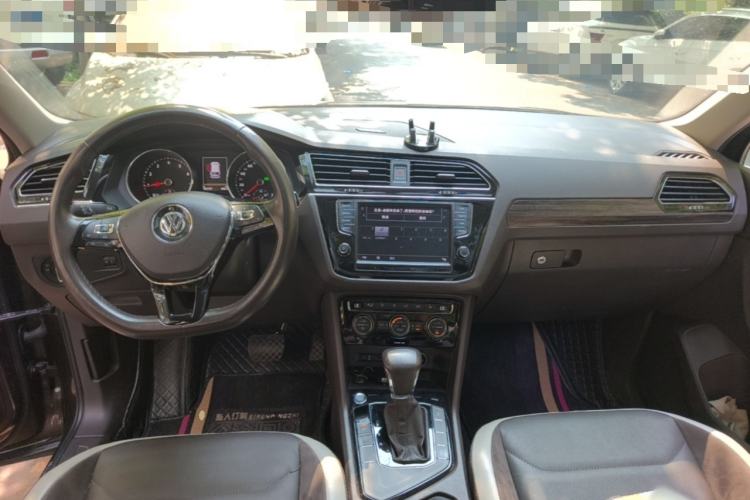Used Volkswagen Tiguan L 2017 330TSI Automatic Two-Wheel Drive Luxury Edition Center Console
