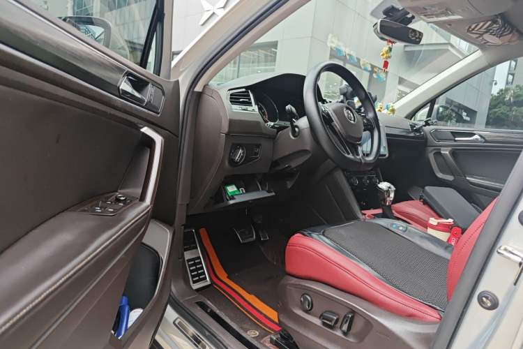 Used Volkswagen Tiguan L 2017 330TSI Automatic Two-Wheel Drive Luxury Edition Driver Seat