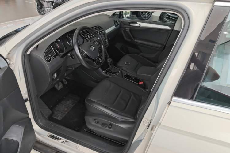 Used Volkswagen Tiguan L 2017 330TSI Automatic Two-Wheel Drive Luxury Edition Driver Seat