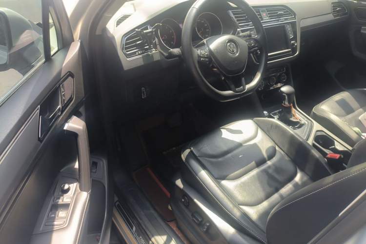 Used Volkswagen Tiguan L 2017 380TSI Automatic All-Wheel-Drive Luxury Edition Driver Seat