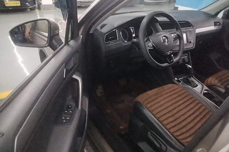 Used Volkswagen Tiguan L 2017 330TSI Automatic Two-Wheel Drive Luxury Edition Driver Seat