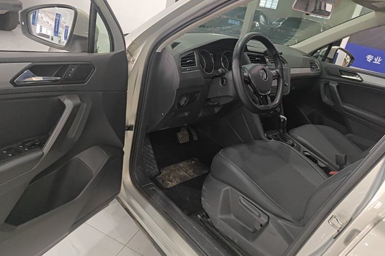 Used Volkswagen Tiguan L 2017 330TSI Automatic Two-Wheel Drive Luxury Edition Driver Seat