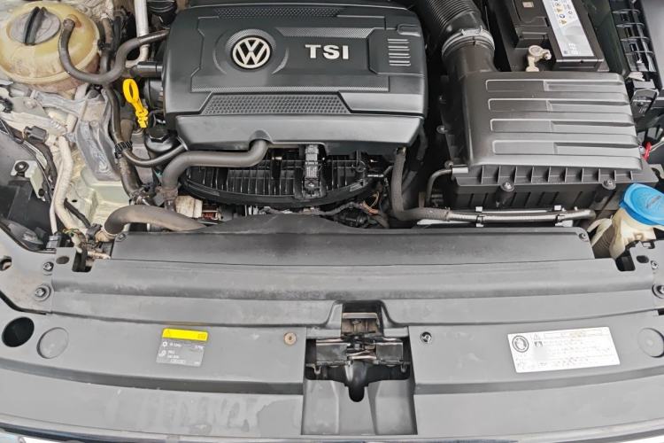 Used Volkswagen Tiguan L 2017 330TSI Automatic Two-Wheel Drive Luxury Edition Engine Bay