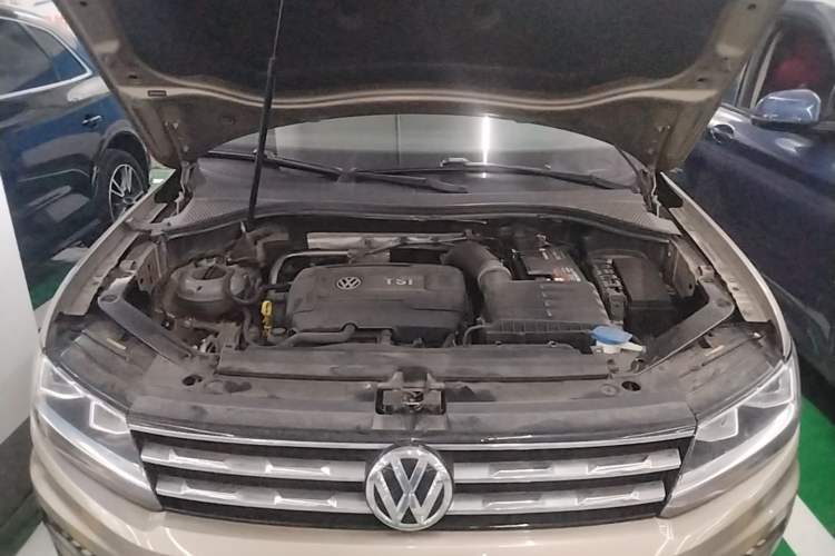 Used Volkswagen Tiguan L 2017 330TSI Automatic Two-Wheel Drive Luxury Edition Engine Bay