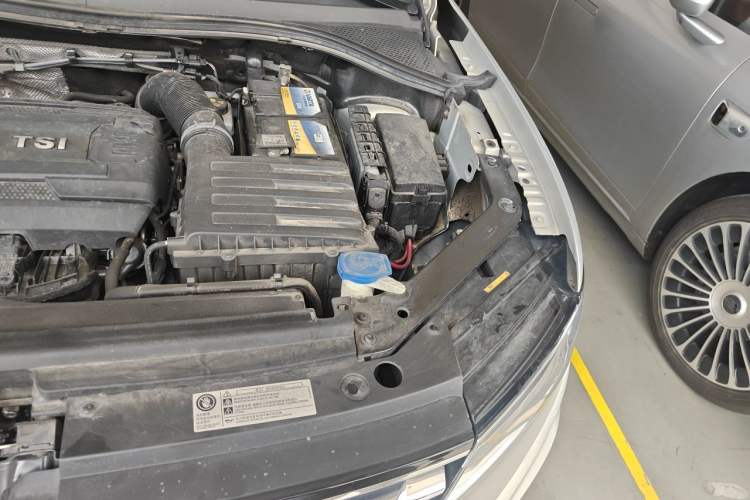 Used Volkswagen Tiguan L 2017 330TSI Automatic Two-Wheel Drive Luxury Edition Engine Bay Left
