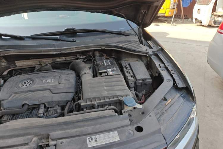 Used Volkswagen Tiguan L 2017 330TSI Automatic Two-Wheel Drive Comfort Edition Engine Bay Left